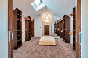 Elegant Sea-View Villa on the Northshore