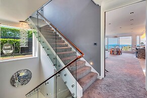 Elegant Sea-View Villa on the Northshore