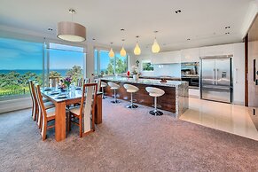 Elegant Sea-View Villa on the Northshore