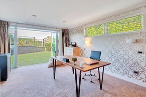 Elegant Sea-View Villa on the Northshore