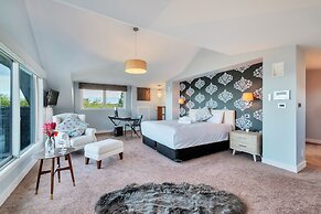 Elegant Sea-View Villa on the Northshore