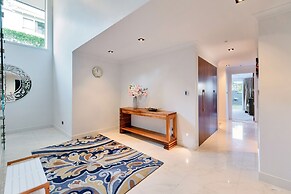 Elegant Sea-View Villa on the Northshore