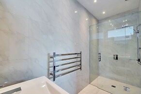 Elegant Sea-View Villa on the Northshore