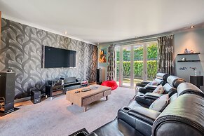 Elegant Sea-View Villa on the Northshore