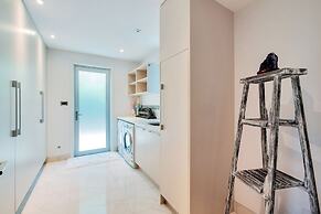 Elegant Sea-View Villa on the Northshore