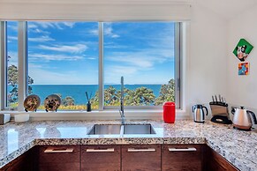 Elegant Sea-View Villa on the Northshore