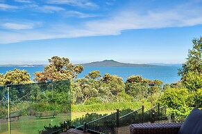 Elegant Sea-View Villa on the Northshore