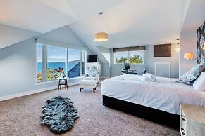 Elegant Sea-View Villa on the Northshore