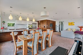 Elegant Sea-View Villa on the Northshore