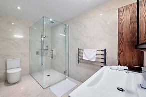 Elegant Sea-View Villa on the Northshore