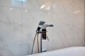 Elegant Sea-View Villa on the Northshore