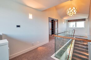 Elegant Sea-View Villa on the Northshore