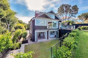 Elegant Sea-View Villa on the Northshore