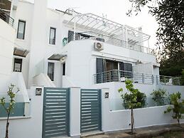 Porto Rafti view by Akroploron