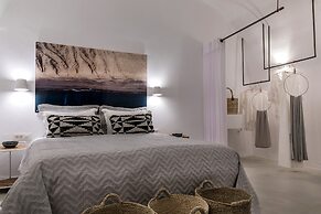 3 Caves Villa by Caldera Houses