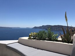 Marble Sun Villa by Caldera Houses