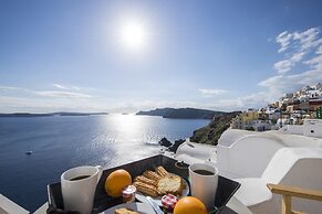 Marble Sun Villa by Caldera Houses