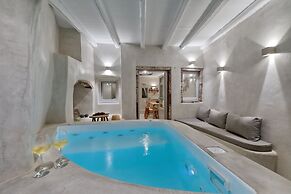 Marble Sun Villa by Caldera Houses