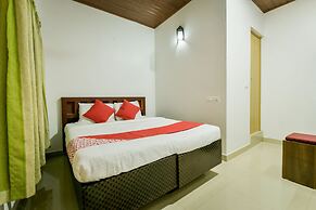 OYO 19587 Chembil Residency