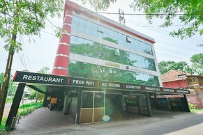 OYO 19587 Chembil Residency