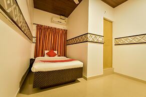 OYO 19587 Chembil Residency