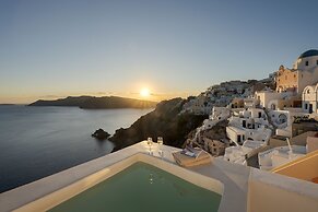 Big Blue Villa by Caldera Houses