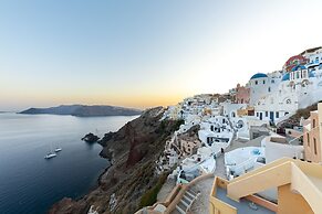 Big Blue Villa by Caldera Houses