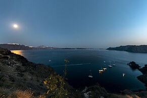 Big Blue Villa by Caldera Houses