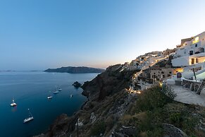 Big Blue Villa by Caldera Houses