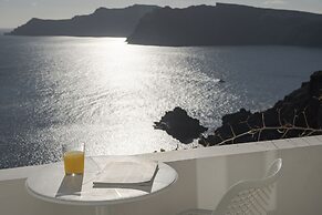 Big Blue Villa by Caldera Houses