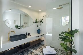 Big Blue Villa by Caldera Houses