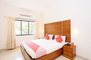 Capital O 19742 Hotel Dona Castle