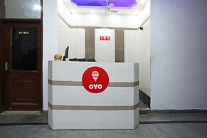 OYO 16562 Flagship Sector 11