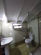 Kavos Plaza Hotel