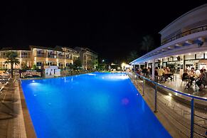 Kavos Plaza Hotel