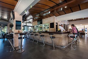 Kavos Plaza Hotel