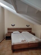 Kavos Plaza Hotel