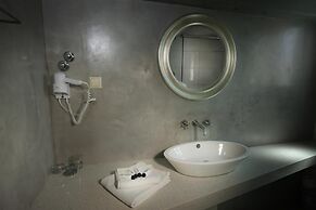 Kavos Plaza Hotel