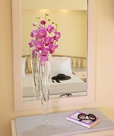 Kavos Plaza Hotel