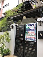 Lighthouse Apartment and Guest Inn