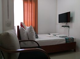 Lighthouse Apartment and Guest Inn