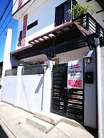 Lighthouse Apartment and Guest Inn