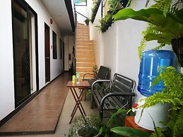 Lighthouse Apartment and Guest Inn