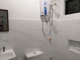 Lighthouse Apartment and Guest Inn