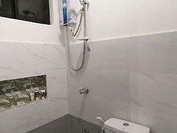 Lighthouse Apartment and Guest Inn