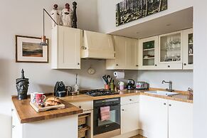 The Hummingbird Apartment