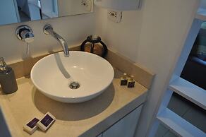 Sea View Apartment with Swimming Pool & Hot Tubs