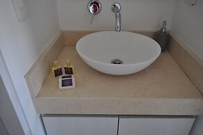 Sea View Apartment with Swimming Pool & Hot Tubs