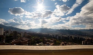 Hotel Class Suites By Colclick