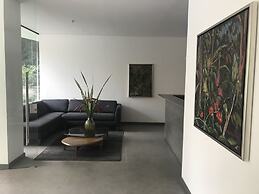 Hotel Class Suites By Colclick